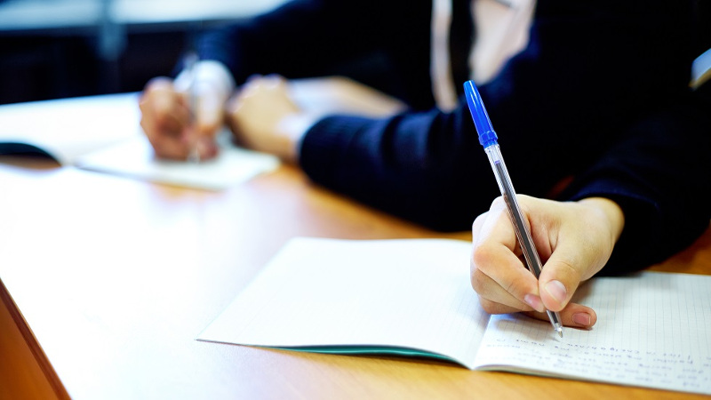 Se schimbă din nou structura anului şcolar. Dispare o vacanţă, iar elevii de a VII-a vor fi evaluaţi pentru „naţionale” 1 Bacalaureat 2018 0