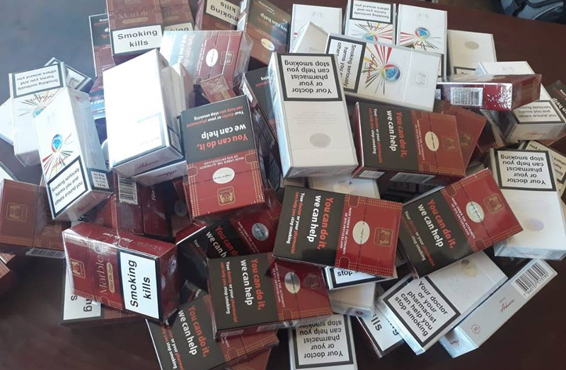Trei reşiţeni au fost prinşi de jandarmi că vindeau ţigări de contrabandă