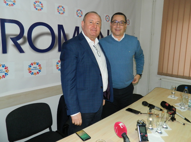 Ponta şi Mocioalcă aruncă ironii subtile la adresa foştilor colegi din PSD 1 CU PONTA