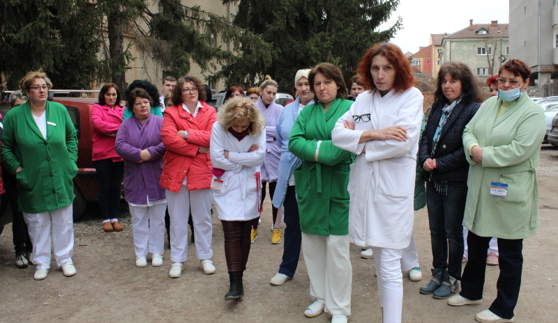A doua zi de proteste spontane ale angajaţilor de la Spitalul Judeţean de Urgenţă Reşiţa 1 IMG 3508