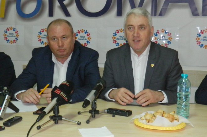 Ion Mocioalcă îi răspunde lui Liviu Dragnea referitor la listele cu masonii şi securiştii din Pro România 1 Ion Mocioalcă şi Adrian Ţuţuianu