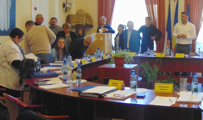S-a schimbat raportul de forţe în Consiliul Local Caransebeş! Liberalii au ajuns la mâna pesediştilor 1 consiliu vot