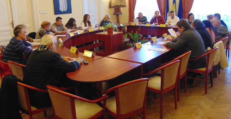 În loc să-şi vadă de alegerile europarlamentare, liberalii din Caransebeş continuă răzbunările 1 consiliul local 3 2