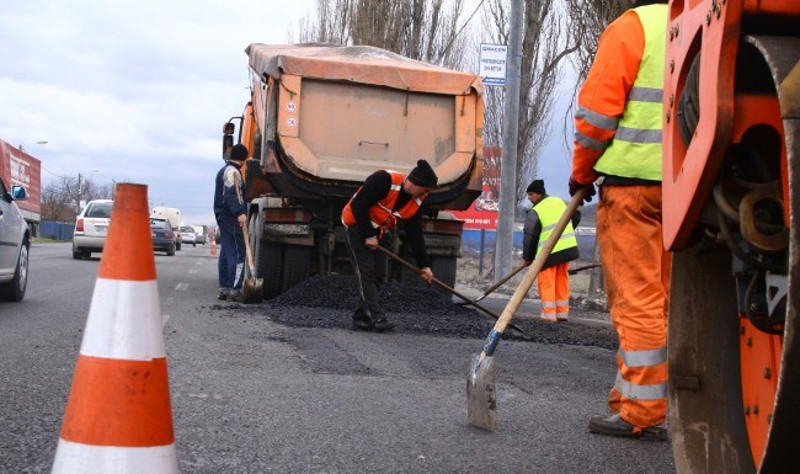 Veşti bune pentru şoferii din Caraş-Severin. Reîncep lucrările la drumuri 1 reparatii drumuri asfaltare