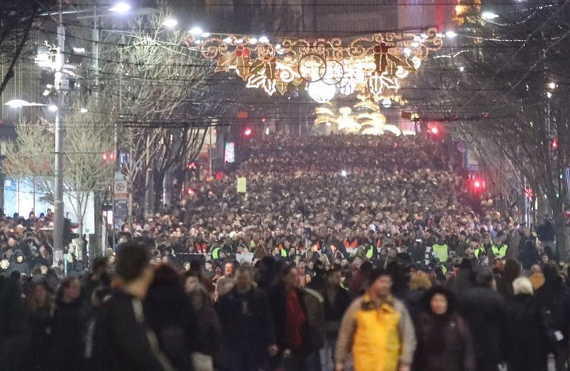 Românii care călătoresc în Serbia sunt puşi în temă de M.A.E. cu protestele din ţara vecină 1 PROTEST BG stiri.ro