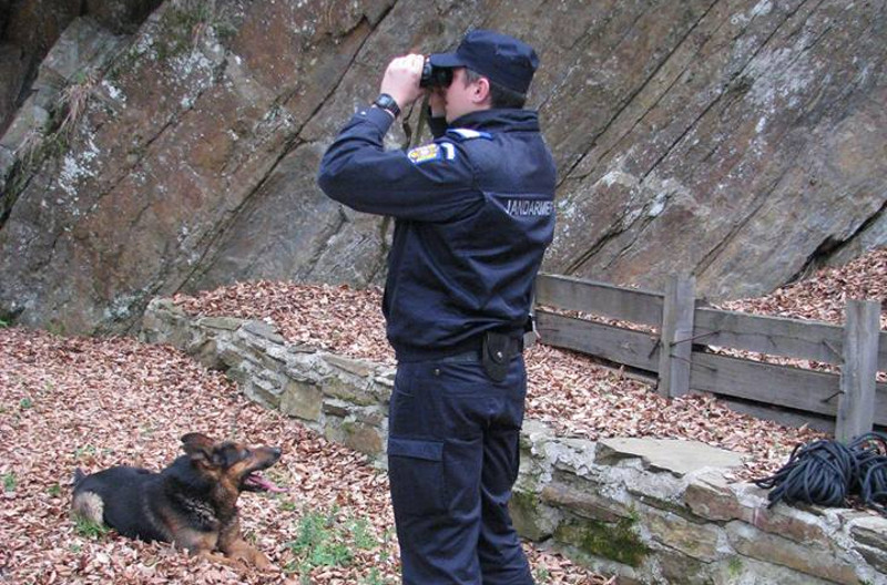 Trei persoane s-au rătăcit pe muntele Semenic. Salvatorii au plecat în căutarea acestora 1 jandarmi