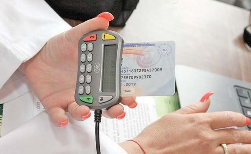 Dacă plecaţi în concediu în străinătate, solicitaţi din timp cardul european de sănătate 1 card de sănătate
