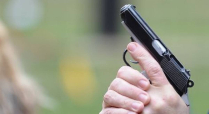 Poliţiştii au tras focuri de avertizare pentru a reţine un bărbat din Bocşa 1 focuri de armă