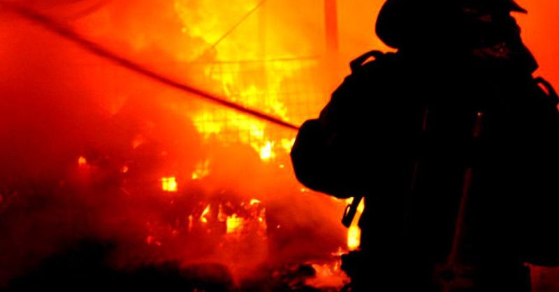 Incendiu la un bloc de locuințe din Oravița 1 incendiu 1024x627 e1636098966263