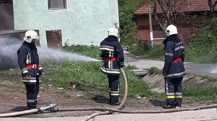 Pompierii voluntari din două ţări au „stins” un incendiu la Armeniş 1 pompieri armenis 2