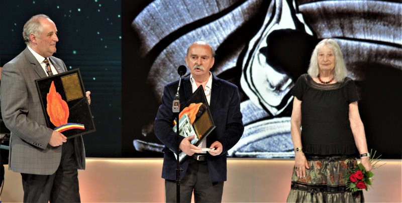Gheorghe Jurma şi Erwin Josef Ţigla au primit Trofeul UZPR 2018 pentru „Monumentele Mihai Eminescu” 1 ECHO 8 2019 2019.06.19. UZPR 90 15