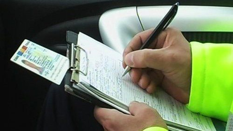 Poliţiştii cărăşeni au întocmit mai multe dosare penale pentru şoferii care s-au urcat băuţi la volan 1 amenzi