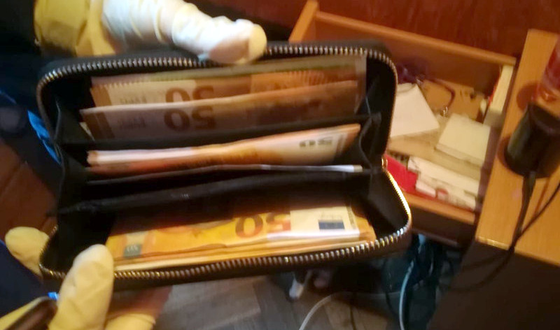 Peste o sută de bancnote false au fost descoperite în Caraş-Severin de poliţişti şi procurorii DIICOT