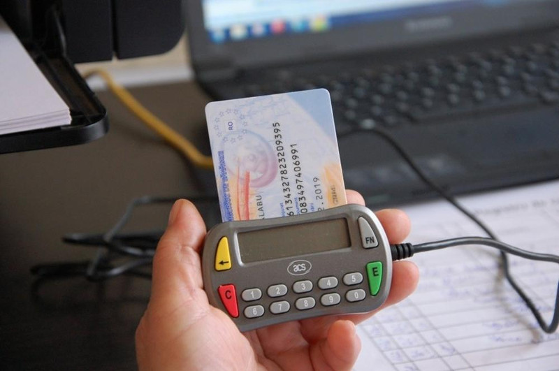 Sistemul informatic al cardurilor de sănătate este din nou funcţional 1 card