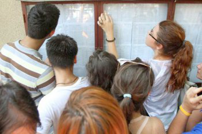 După soluționarea constestațiilor, în Caraș-Severin, rata de promovare la Bacalaureat a ajuns la 60,75% 1 BAC AFISAJ
