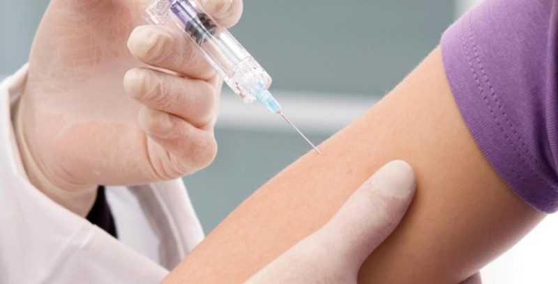 Începând de astăzi cărășenii se pot vaccina anti-Covid 19 cu noul ser Cominarty Original/Omicron BA.4-5 1 De ce nu se vaccinează românii 840x500 e1612895159118
