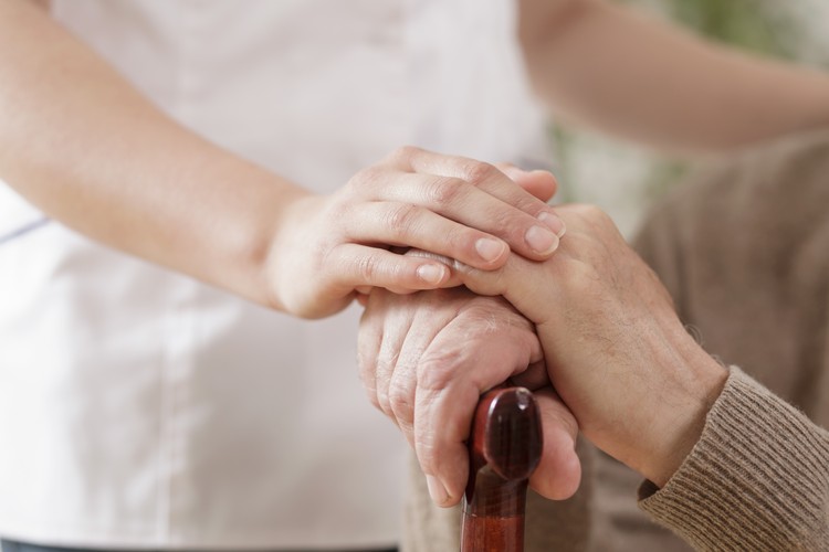 Controale la centrele destinate copiilor, persoanelor vârstnice sau cu dizabilități din Caraș-Severin 1 curs ingrijitor batrani la domicilu