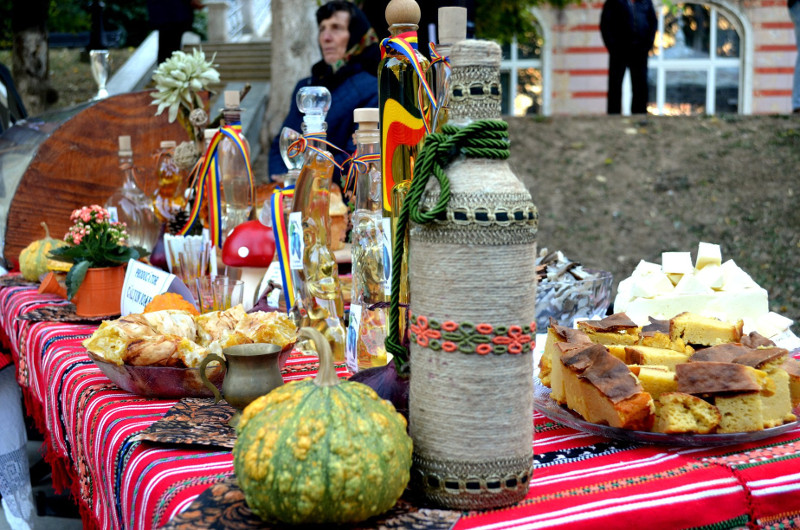 Băile Herculane se pregătește de sărbătoare, Festivalul Răchiei a ajuns la cea de a XXI-a ediție 1 festivalul rachiei 1