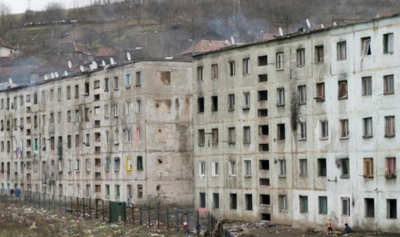 A fost semnat contractul de reabilitare a căminelor din cartierul Mociur al Reşiţei
