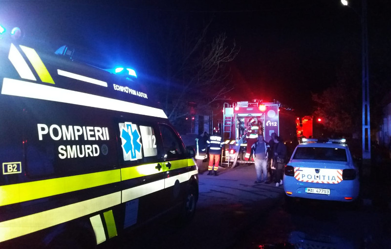 Incendiu la o gospodărie din Maciova, unde intervin trei echipaje de pompieri militari 1 IMG 20191111 WA0011