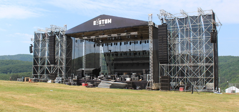 În așteptarea Festivalului Custom, primarul Popa urmează modelul lui Boc cu Untlod 1 SCENĂ