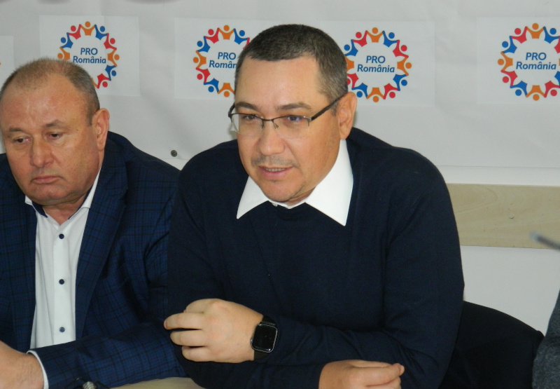 Victor Ponta: „Nu poți să spui că ai bani pentru alegeri anticipate și în două tururi și pentru alocații, nu“ 1 IANUARIE4
