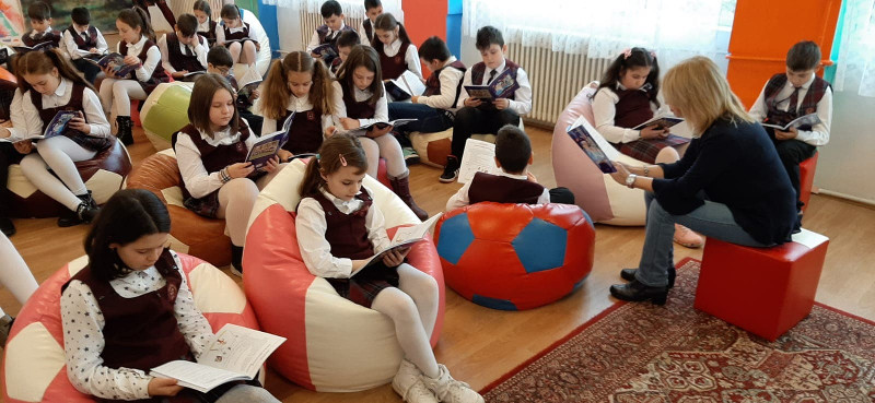 Viitorul arată bine. Elevii de la Generală 7 din Reşiţa au o sală specială pentru lectură 1 84432602 1226975187692019 5910898502887538688 n
