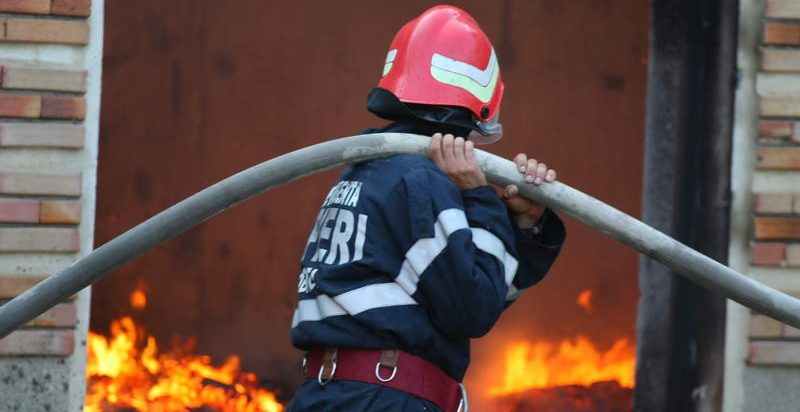 Incendiu izbucnit la o clădire cu birouri ale Ocolului Silvic Oțelu Roșu 1 incendiu baraca e1592210112693