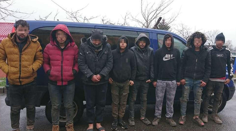 Mai mulţi migranţi din Egipt şi Siria au fost prinşi de poliţişti la Armeniş 1 1583839837265 8 S4