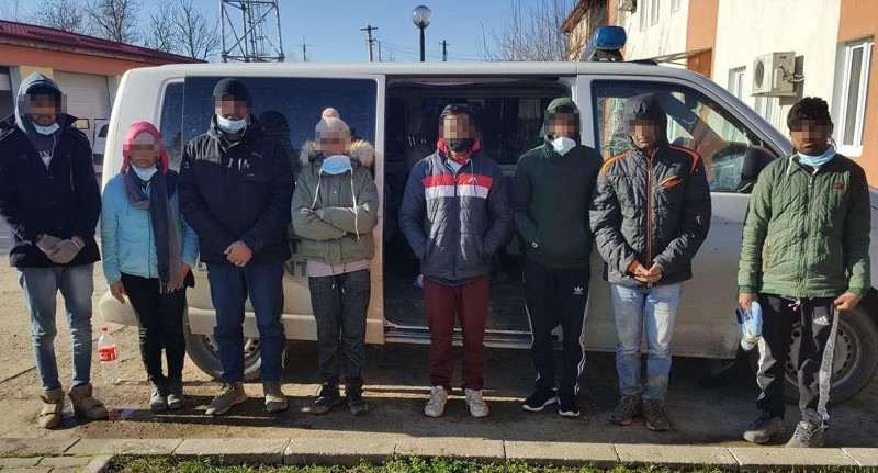 Doi cărăşeni au introdus ilegal în ţară migranţi indieni, dar au fost prinşi