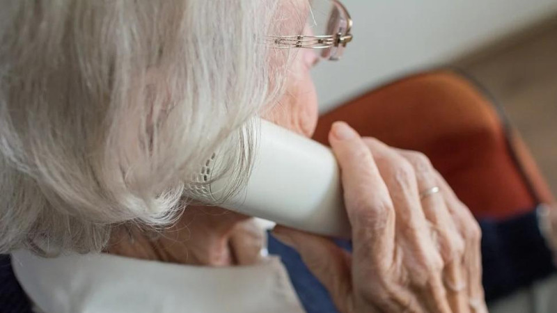 Linie de consiliere psihologică pentru cărăşenii afectați de pandemie 1 batran poza telefon 4d1eaee572
