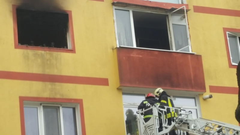 Incendiu pe aleea Tuşnad din Reşiţa, patru persoane au fost evacuate 1 incendiu aleea tusnad