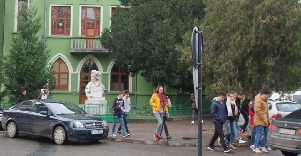Învăţământul caransebeşean, la raport 1 invatamant caransebes scaled e1588350787177