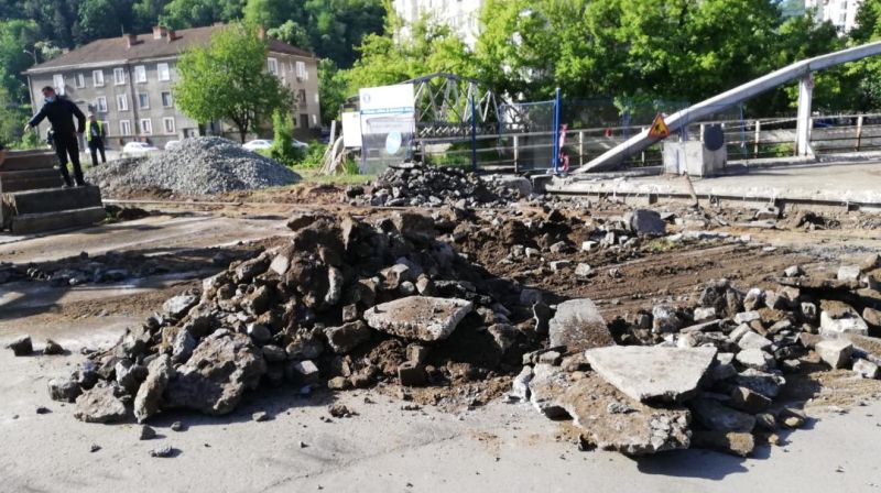 Circulaţie întreruptă la Reşiţa, pe Podul sudat de la Palatul Cultural 1 pod cultural lucrari