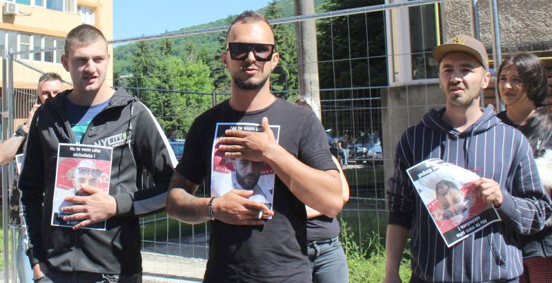 Protest paşnic, în faţa Parchetului, la Reşiţa: „Vrem dreptate pentru «Bordură»!”