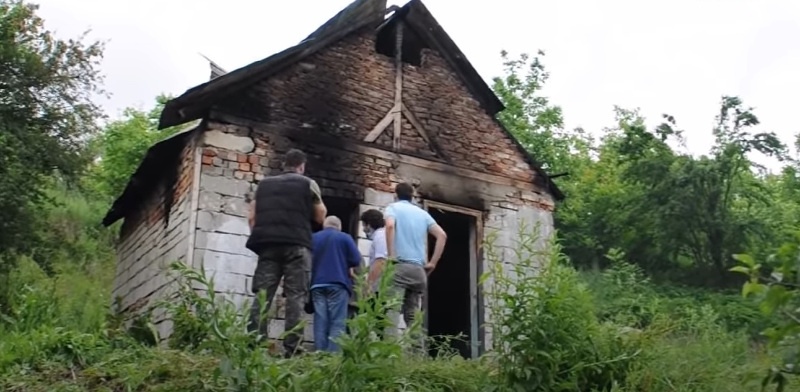 Doi reşiţeni au fost trimişi în judecată pentru omor deosebit de grav, cu cruzime 1 Au dat foc unui barbat