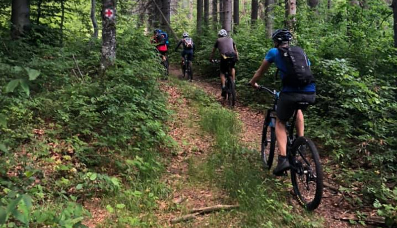 Plimbări cu bicicleta pe trasee istorice la Văliug