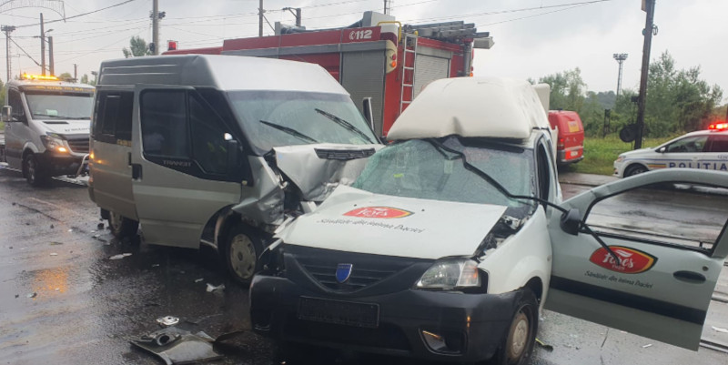 Se circulă cu dificultate în Reșița, în zona Triaj, din cauza unui accident
