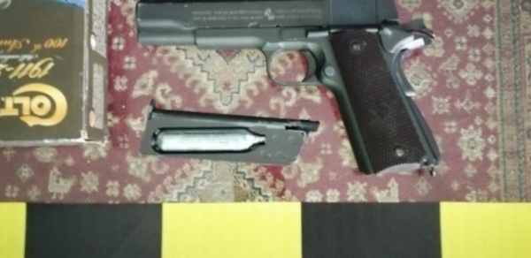 Poliţiştii au făcut percheziţii în Caraş-Severin pentru arme deţinute ilegal