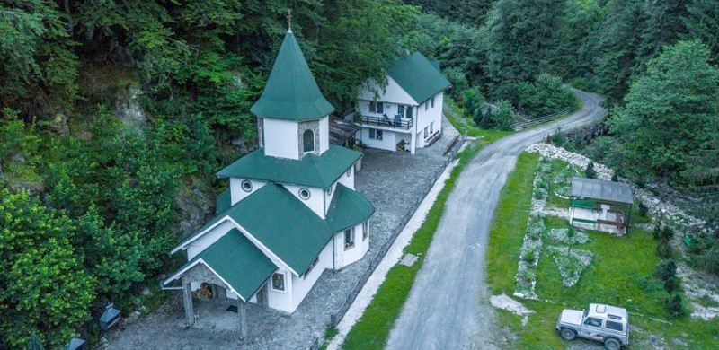 Schitul din Bucova îşi sărbătoreşte hramul