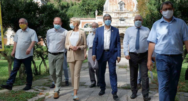 O parte a guvernului a descins astăzi la Herculane