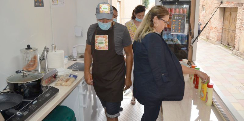 Afacerea pe roţi a lui Marius Cebuc 1 rulota fast food 2