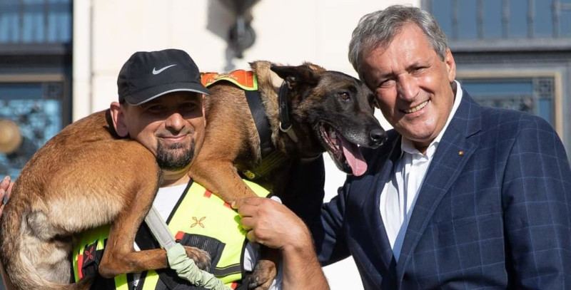 Guvernul României a aprobat ordonanţa privind înfiinţarea Poliţiei Animalelor 1 Vela si animalele