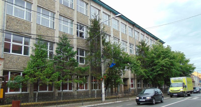 Liceul „Dacia” din Caransebeş va fi renovat energetic 1 liceu lemn dacia 2