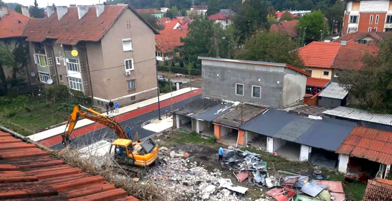 Se demolează garajele în Lunca Pomostului din Reşiţa 1 se darama garajele