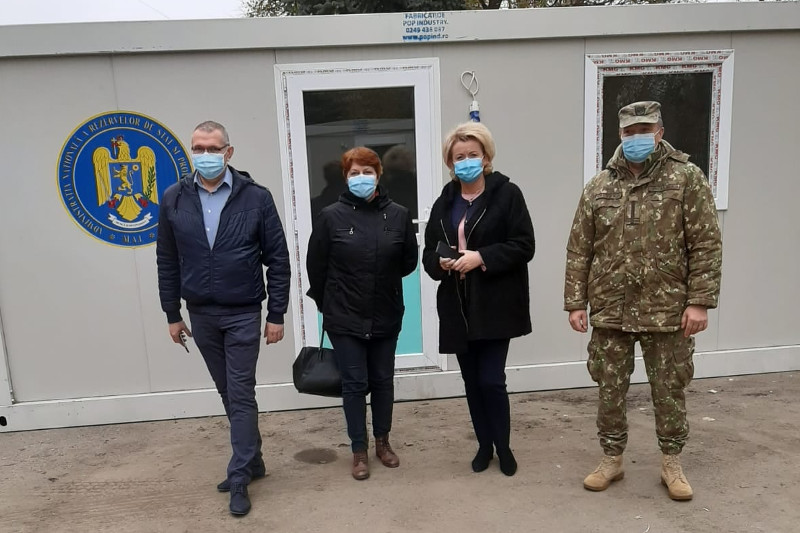 Corturile de triaj pentru pacienții cărăşeni suspecți de COVID-19 au fost înlocuite cu containere