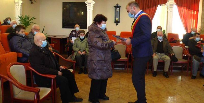Nunţi de aur la Primăria Caransebeş 1 diplome