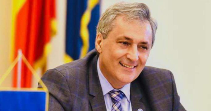 Marcel Vela îndeamnă cetăţenii din Moldova Nouă să meargă la vot 1 Marcel Vela 3