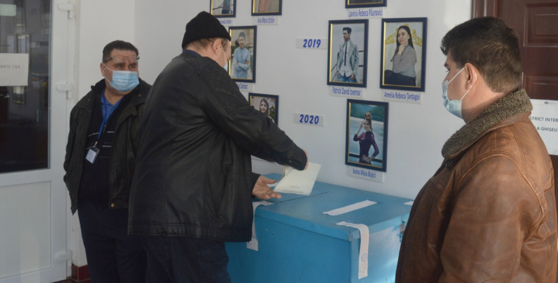 Oraşul Moldova Nouă îşi alege astăzi primarul 1 vot Moldova Noua