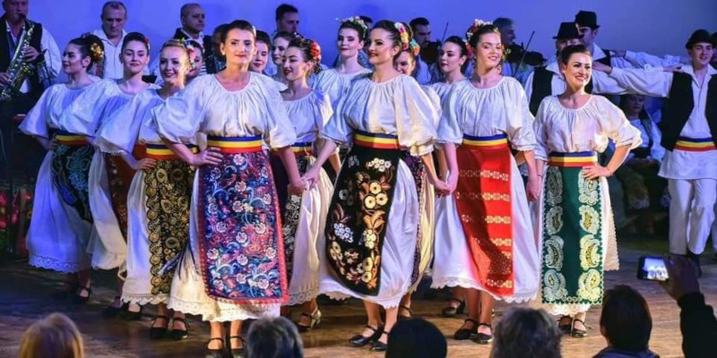 Zile incendiare îi așteaptă pe cărășeni în acest weekend, de Zilele Culturii Banatului Montan 1 ansamblul Barzava